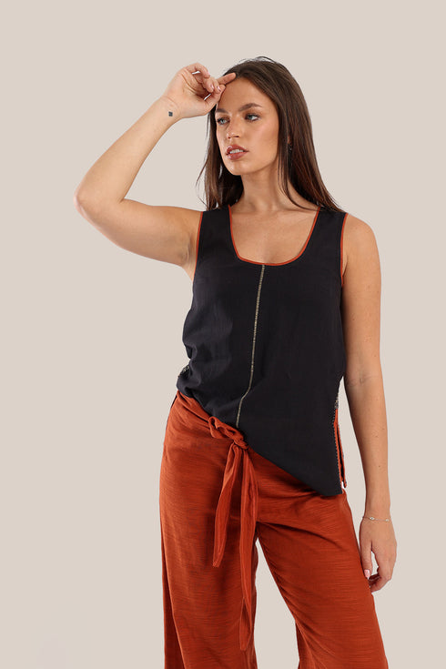 Sleeveless tank top with round front and back neckline